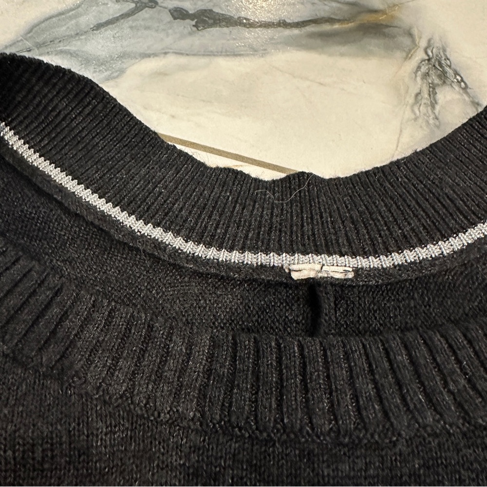 Lululemon | 8 | Black Knit Raglan Crew Neck Long Sleeve Thumbhole Top - Picture 6 of 10